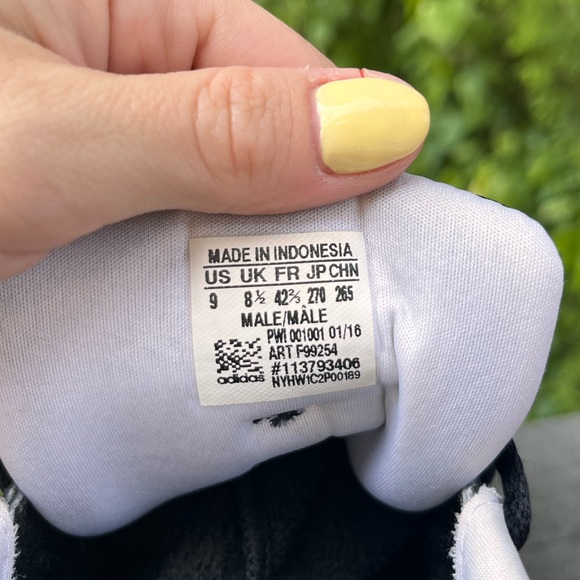 Adidas size 9 - Picture 4 of 7